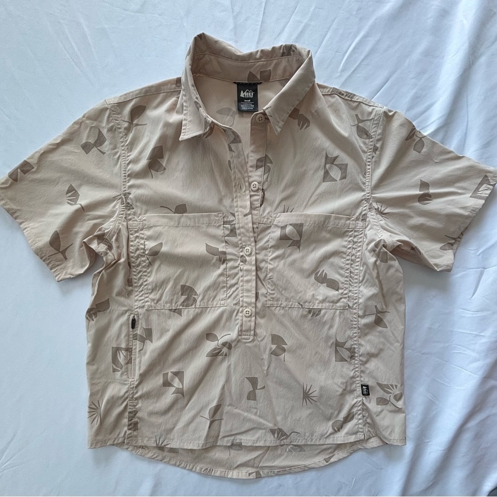 REI Women’s Beige Co-Op Polo Shirt Collared Hiking Top Size Small EUC Activewear